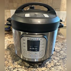 NWT Instant Pot Duo Multi-Cooker, 6qt